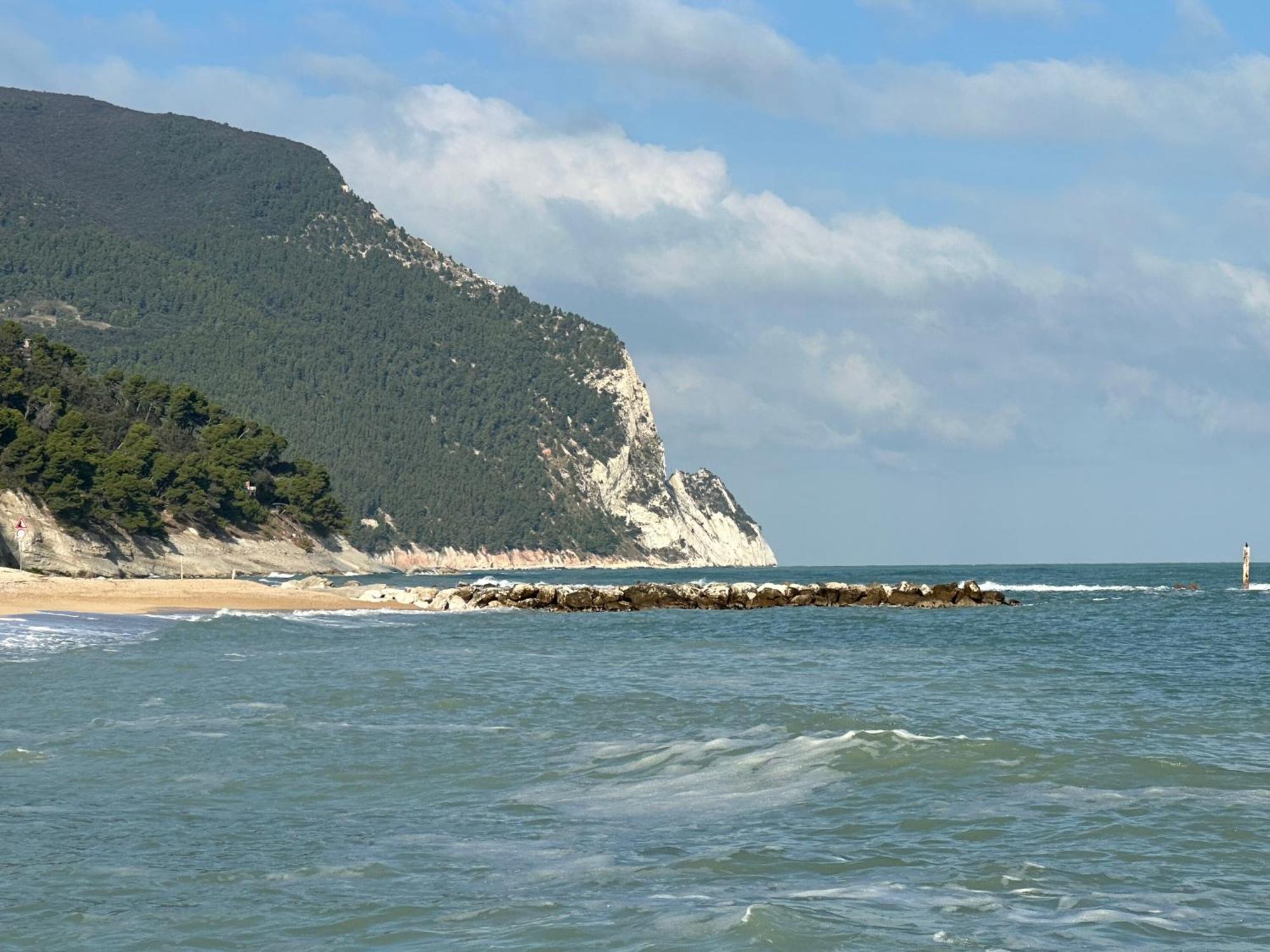 Ferienwohnung La Voce Del Mare Numana Exterior foto